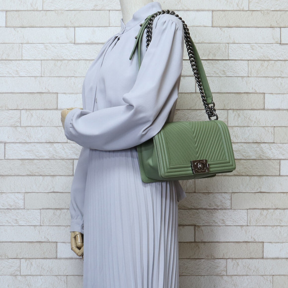 Chanel Stitch V Shoulder Bag Boy Lambskin Green - Picture 1 of 11